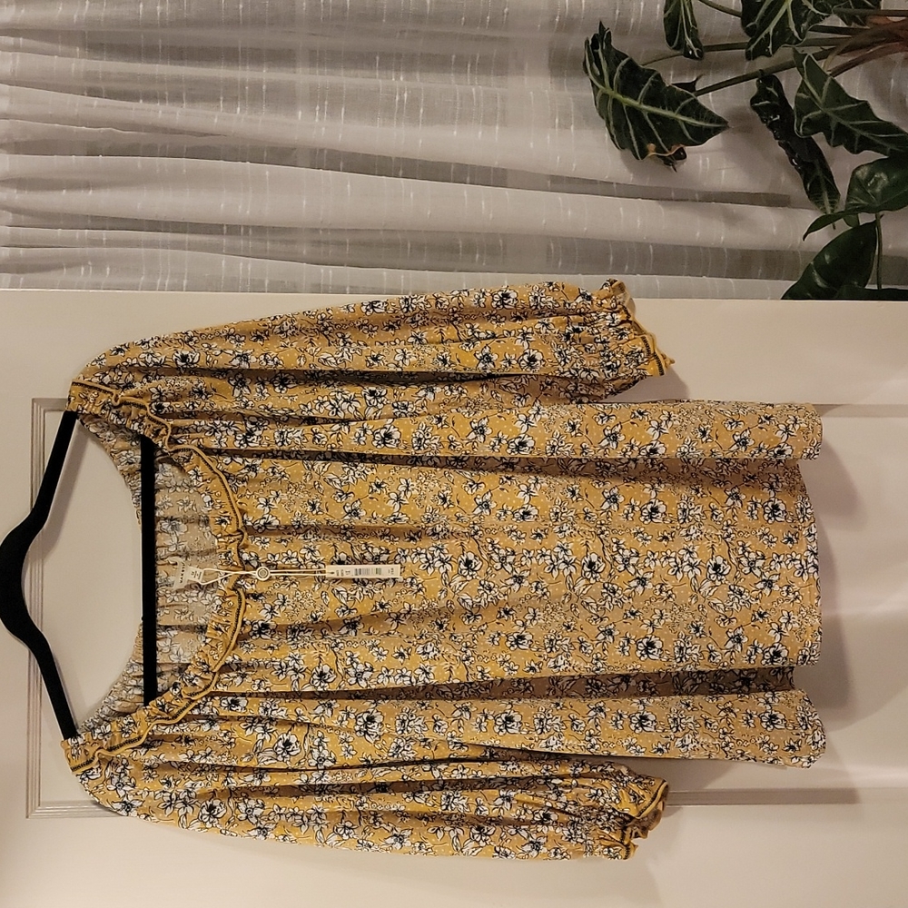 NWT Max Studio Top
